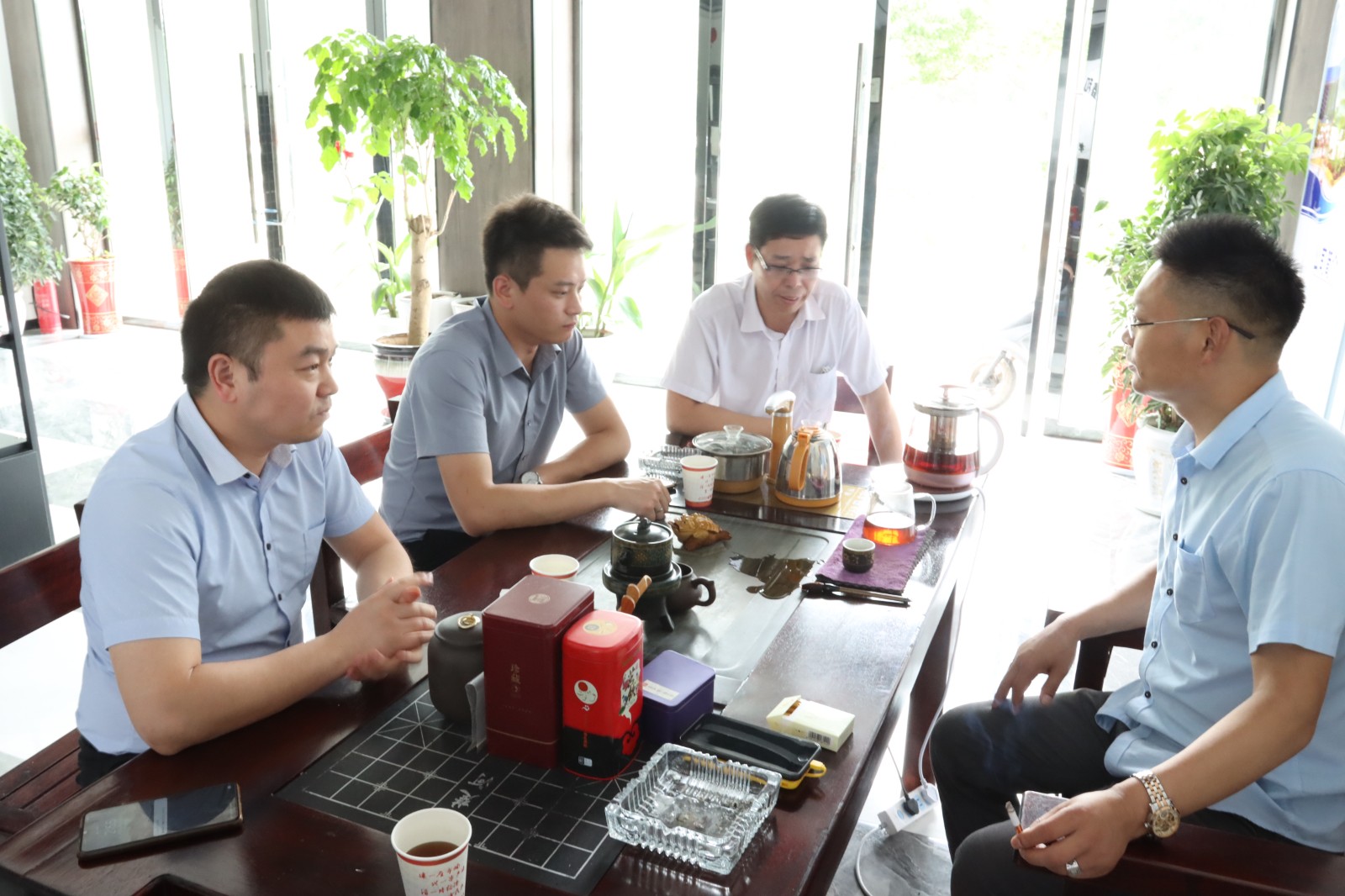 【BB贝博艾弗森品质服务与眷注】董事长带队亲临一线，，端午节巡检湖北片区