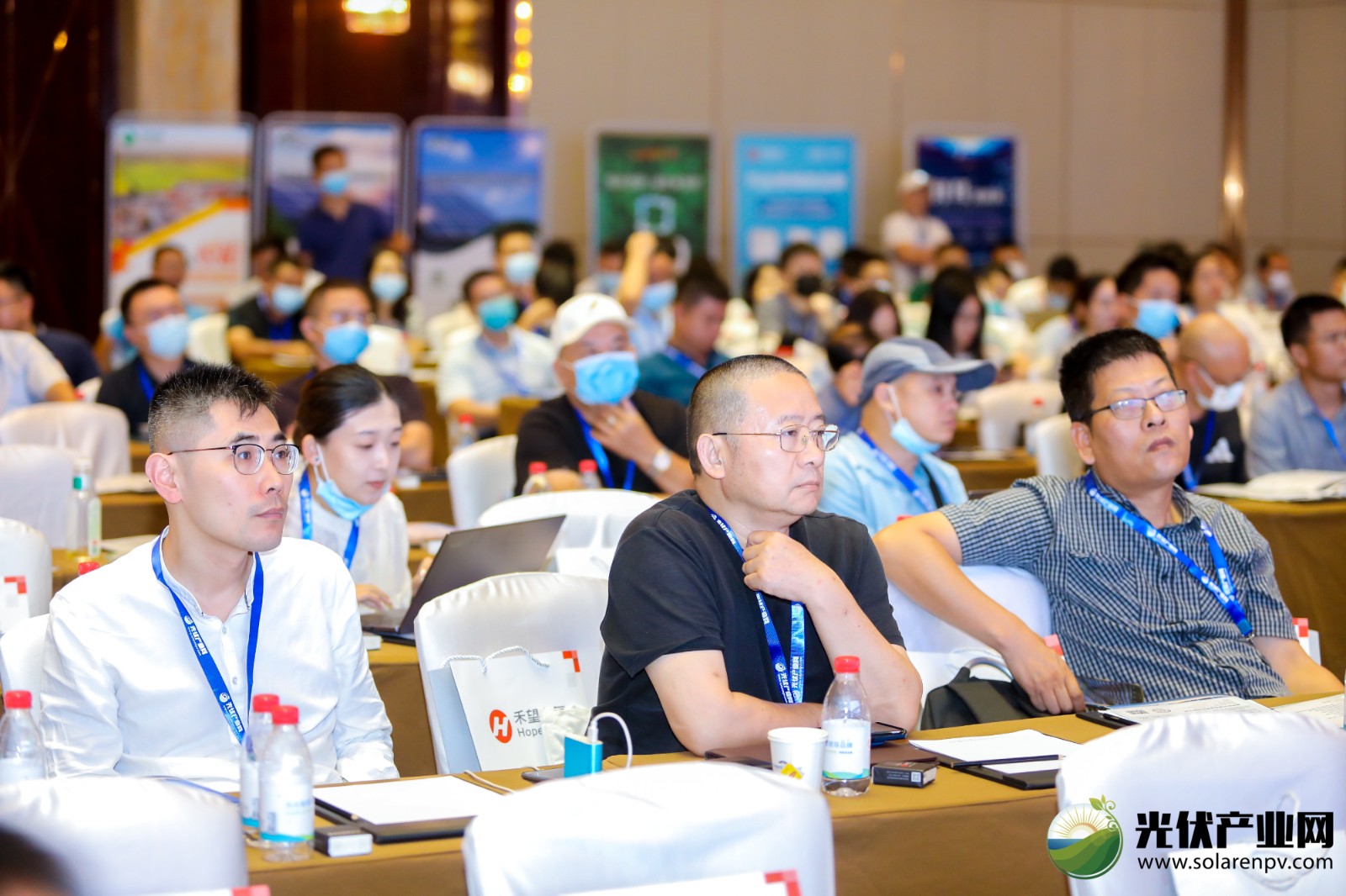 砥砺前行 | BB贝博艾弗森光电建材B02系列应用系统体验交流会&2022第二届中部分布式光伏立异开展论坛圆满落幕