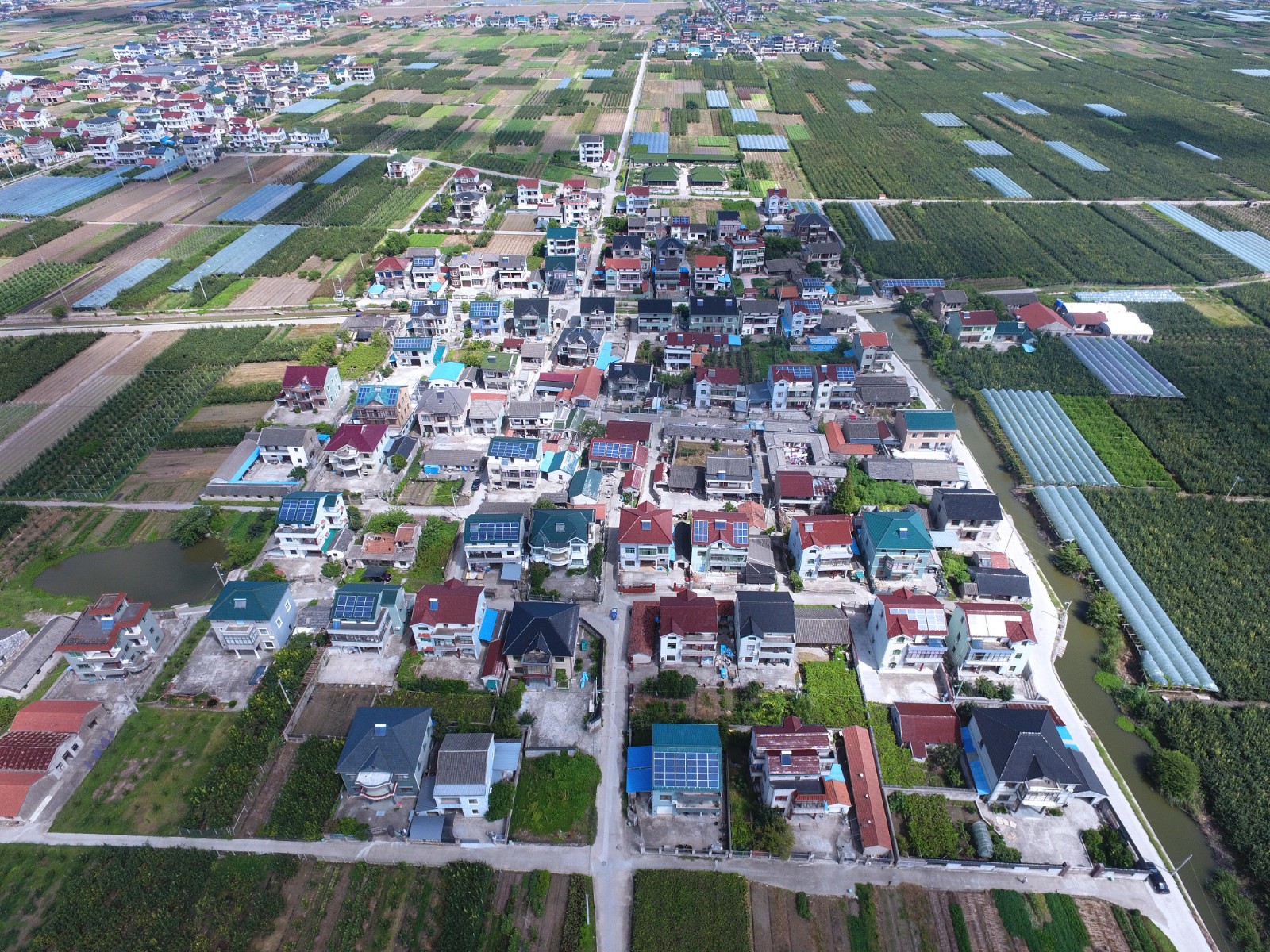 2023年户用漫衍式光伏政策扶持强、、市场需求大、、装机规模大